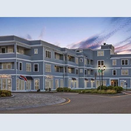 Downtown Plymouth Waterfront Luxury Condos Екстер'єр фото