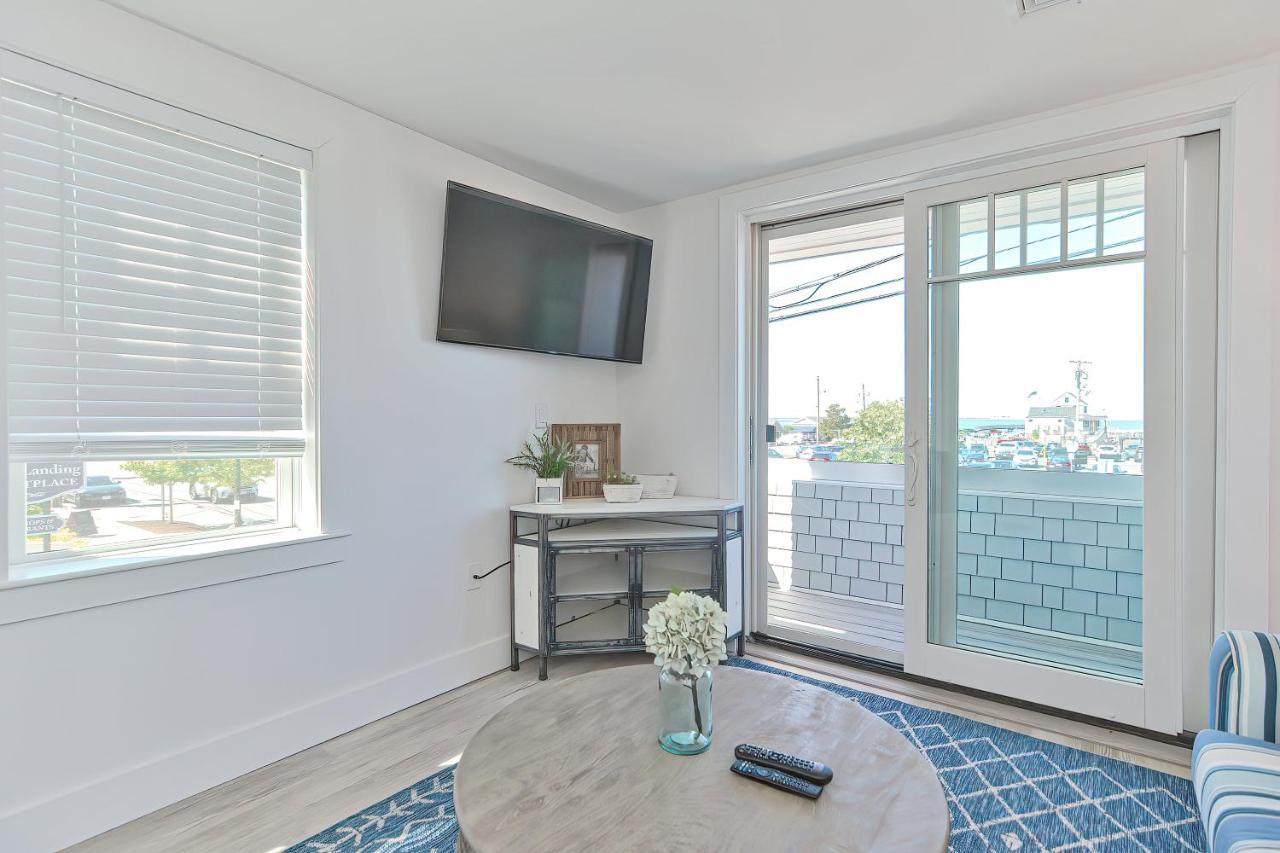 Downtown Plymouth Waterfront Luxury Condos Екстер'єр фото