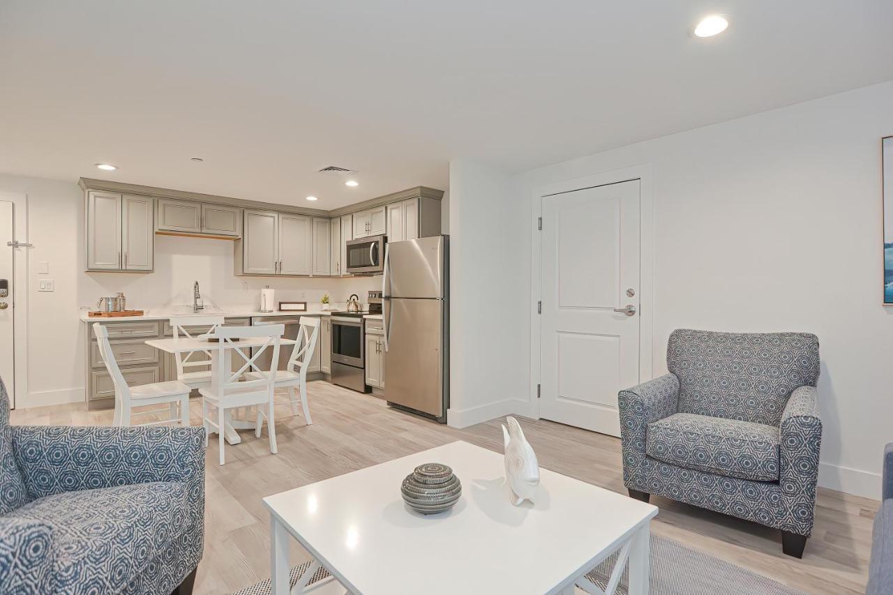 Downtown Plymouth Waterfront Luxury Condos Екстер'єр фото