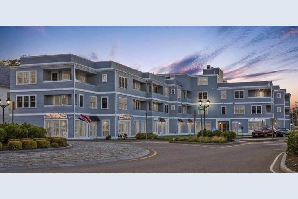 Downtown Plymouth Waterfront Luxury Condos Екстер'єр фото