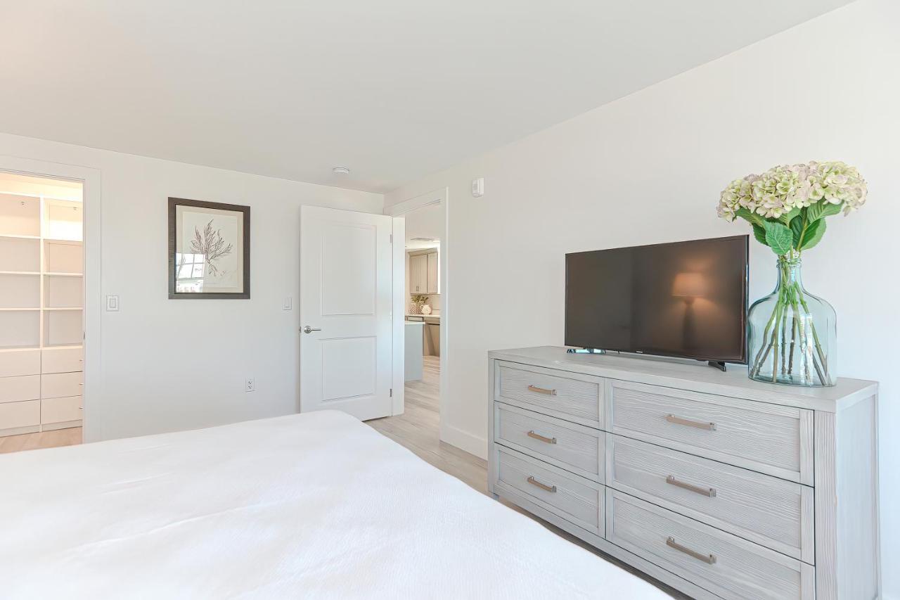 Downtown Plymouth Waterfront Luxury Condos Екстер'єр фото