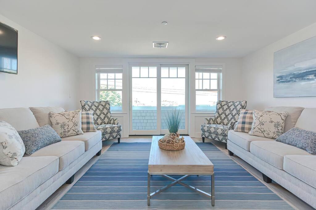 Downtown Plymouth Waterfront Luxury Condos Екстер'єр фото